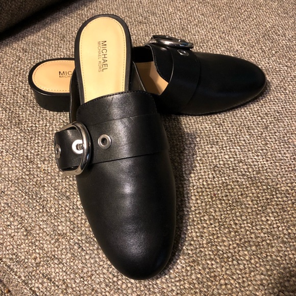 Michael Kors black leather mules 7.5 flats - Picture 8 of 9